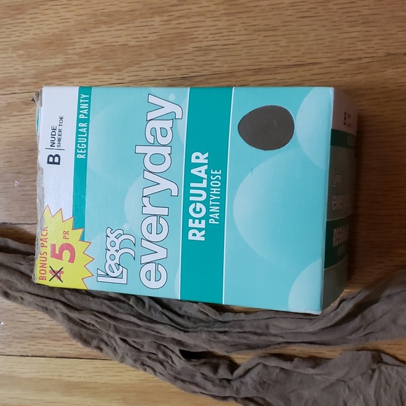 New 3 pairs of size B full length nude hose, and 3 new B full length off black - Picture 3 of 5